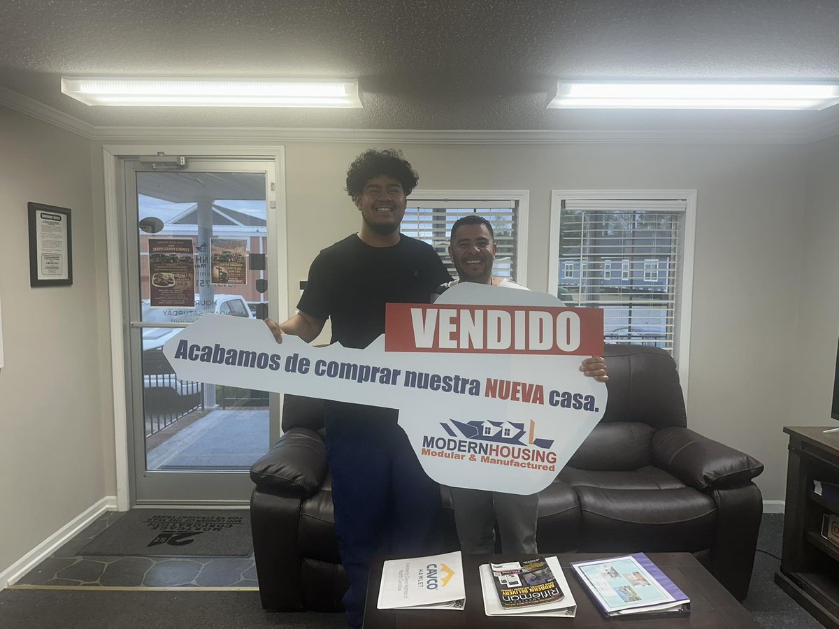modern_housing's tweet photo. Congratulations Rodriguez’s family! New homeowners! #hablamosespanol https://t.co/VHtWq4JbjQ