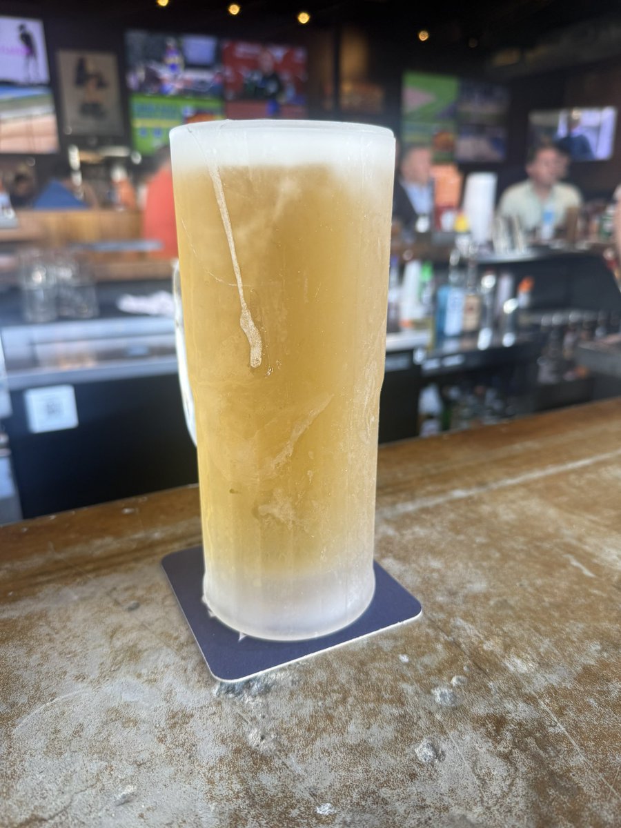 NFL_Mauritania's tweet image. A second Frosted Beer has hit the table. 

#FBF #FrostedBeers™️