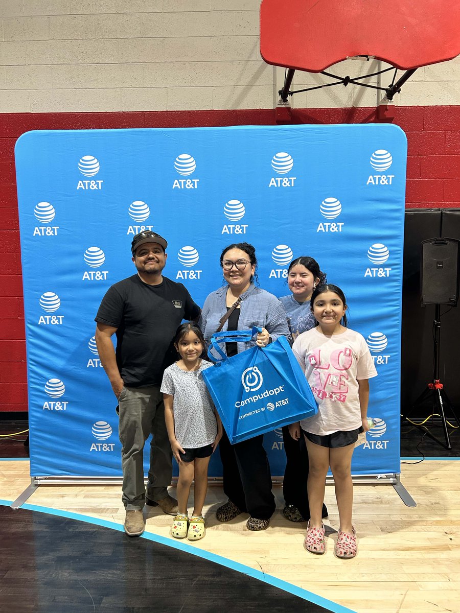 bgcarizona's tweet image. 📣 Closing the #DigitalDivide—one laptop at a time 💻✨

@ATT, Boys &amp;amp; Girls Clubs of the Valley &amp;amp; Compudopt are distributing 200 laptops to help families learn, work, and thrive.

Part of AT&amp;amp;T’s $5B Connected Learning commitment. Thank you for investing in brighter futures! 🙌