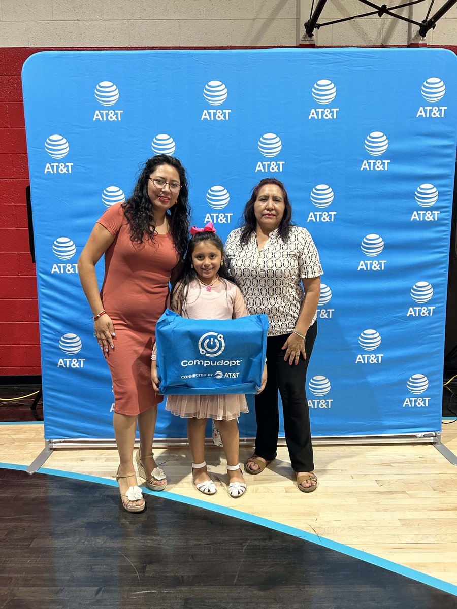 bgcarizona's tweet image. 📣 Closing the #DigitalDivide—one laptop at a time 💻✨

@ATT, Boys &amp;amp; Girls Clubs of the Valley &amp;amp; Compudopt are distributing 200 laptops to help families learn, work, and thrive.

Part of AT&amp;amp;T’s $5B Connected Learning commitment. Thank you for investing in brighter futures! 🙌