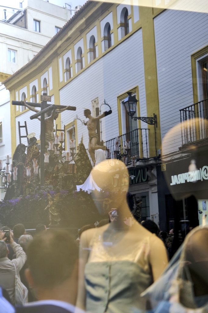 lamuyrevista's tweet photo. Ocampo VS. Magritte...

📸 @sultantrianero 

#lamuy #semanasantaheterodoxa #viernessanto #sevilla https://t.co/67gNGUfLAc