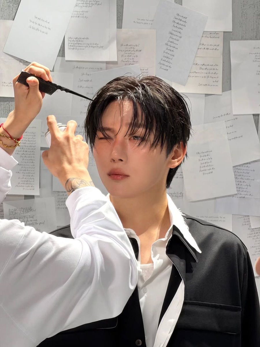 саша это я tweet media