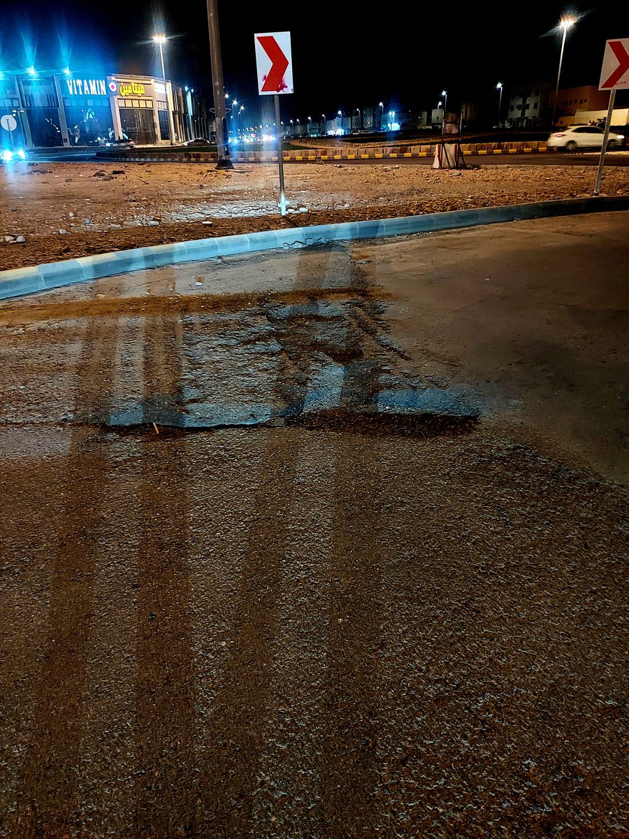 SC450's tweet photo. حفريه تسببت باضرار لأهل الحي وبسبب العائق لرفع بلاغ عن طريق تطبيق بلدي والمشكله التنقية لتحديد الموقع لم أتمكن من رفع بلاغ لدى الجهة كما تشاهدون بالصورة حجم الحفريه والضرار الذي قد تحدثه لمركبات اهل الحي 
24.434350,39.498836
@nazaha_gov_sa
@Momah_SA
 @AmanaAlmadinah https://t.co/qqgG4jWZiR