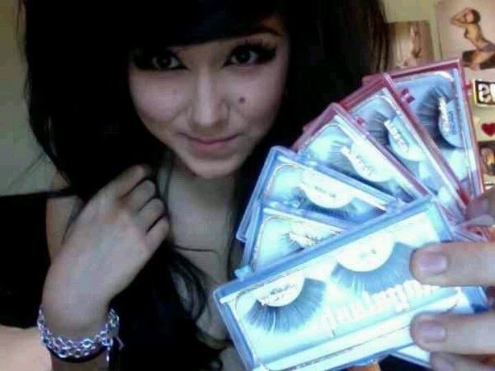 ( • _ // ) tweet media