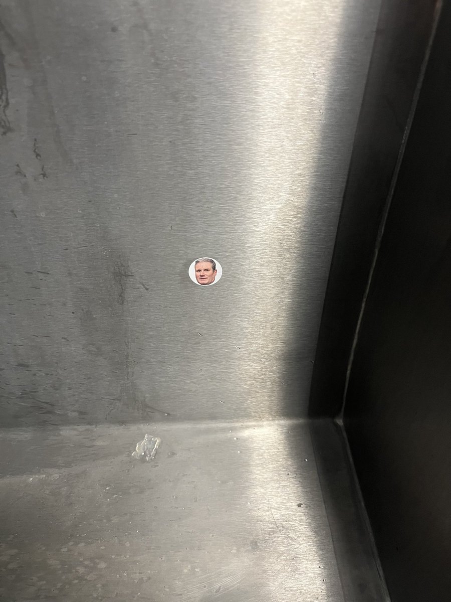 LeeWilson71's tweet photo. Urinal LOLs https://t.co/f9lgdPfwUx