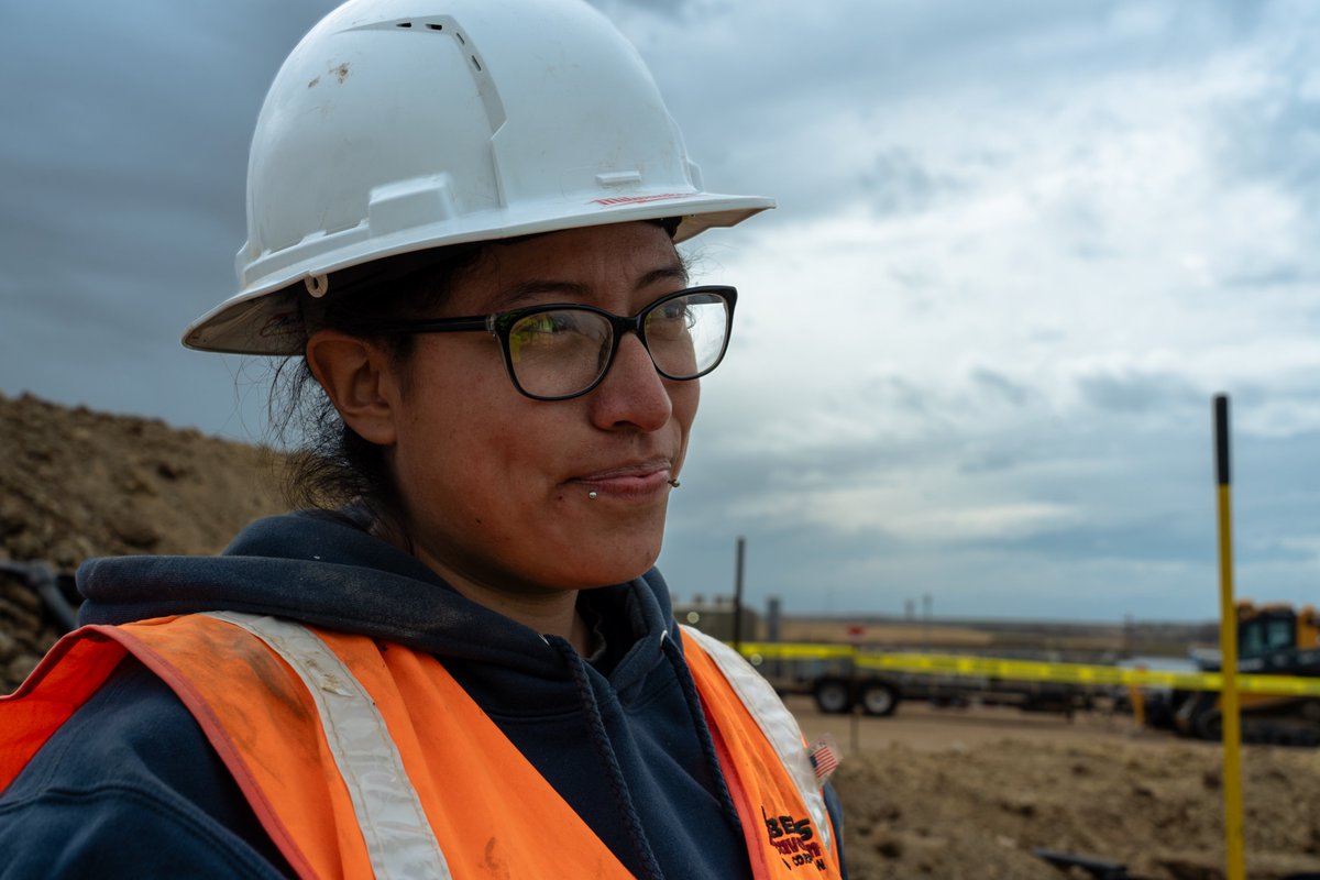 sandboxsolar's tweet image. Today, we’re shouting out the incredible women on our installation crews! Diversity makes our team stronger, smarter, and faster. It’s not just about "women in solar." It’s about the best people for the job. Period.

#WomenInSolar #Tradeswomen #SolarInstaller