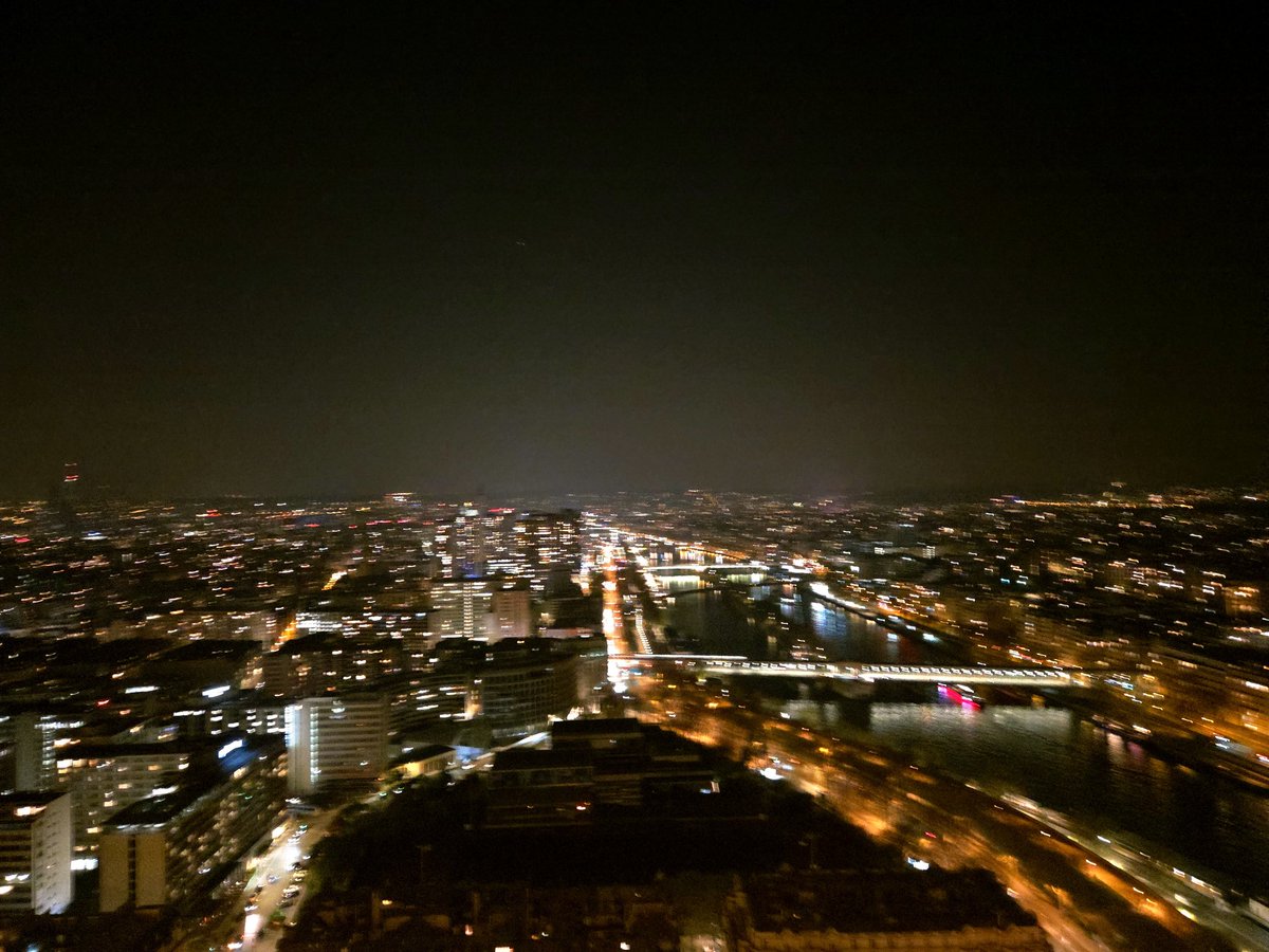 Old_Monc's tweet photo. Paris is 😎 https://t.co/Ez2dy9C2jt