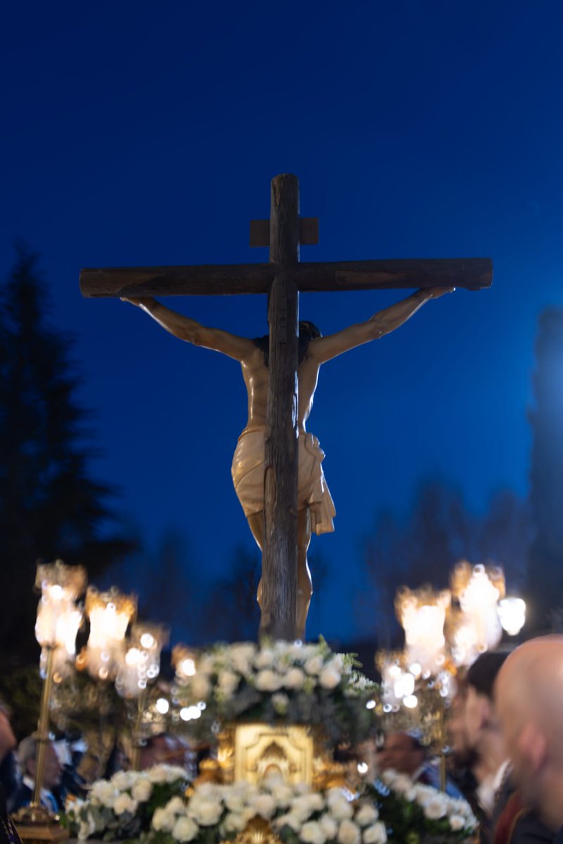 PPGalapagar's tweet photo. Esta noche, la alcaldesa y los concejales del Partido Popular de #Galapagar, han acompañado la Procesión del Silencio, compartiendo con nuestros vecinos uno de los momentos más especiales y sobrecogedores de nuestra #SemanaSanta
#ProcesiónDelSilencio
#SemanaSanta2026 https://t.co/y7rOFZYP0N