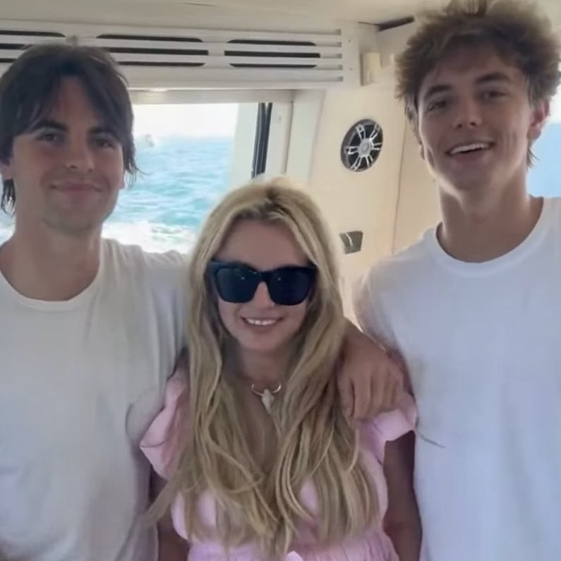 Britney Stan 🌹 tweet media