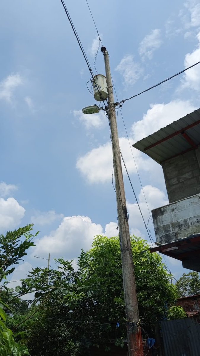 gabquimis's tweet photo. @CNEL_EP  @servicioscnelep  #UNMLG en el Triunfo sin energía Cda San Rafael paso Lateral 
Contacto 096 811 5074 cuenta contrato 200042900114 https://t.co/seYPBEfMMl