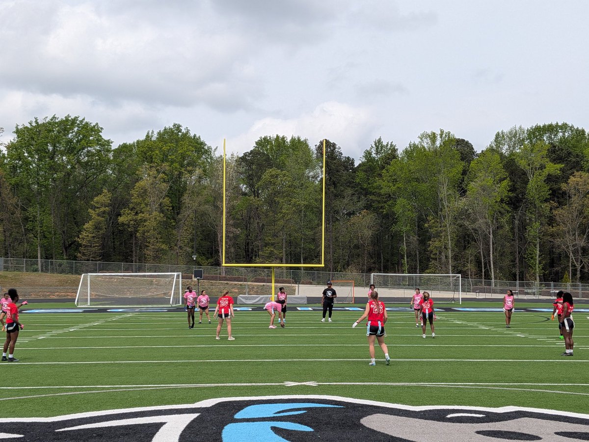 Coach_Will_i_am's tweet image. Red Senior Team w/ the W!  #powderpuff #classof26 #JagsUp