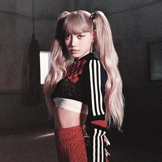 Lisa Charts tweet media