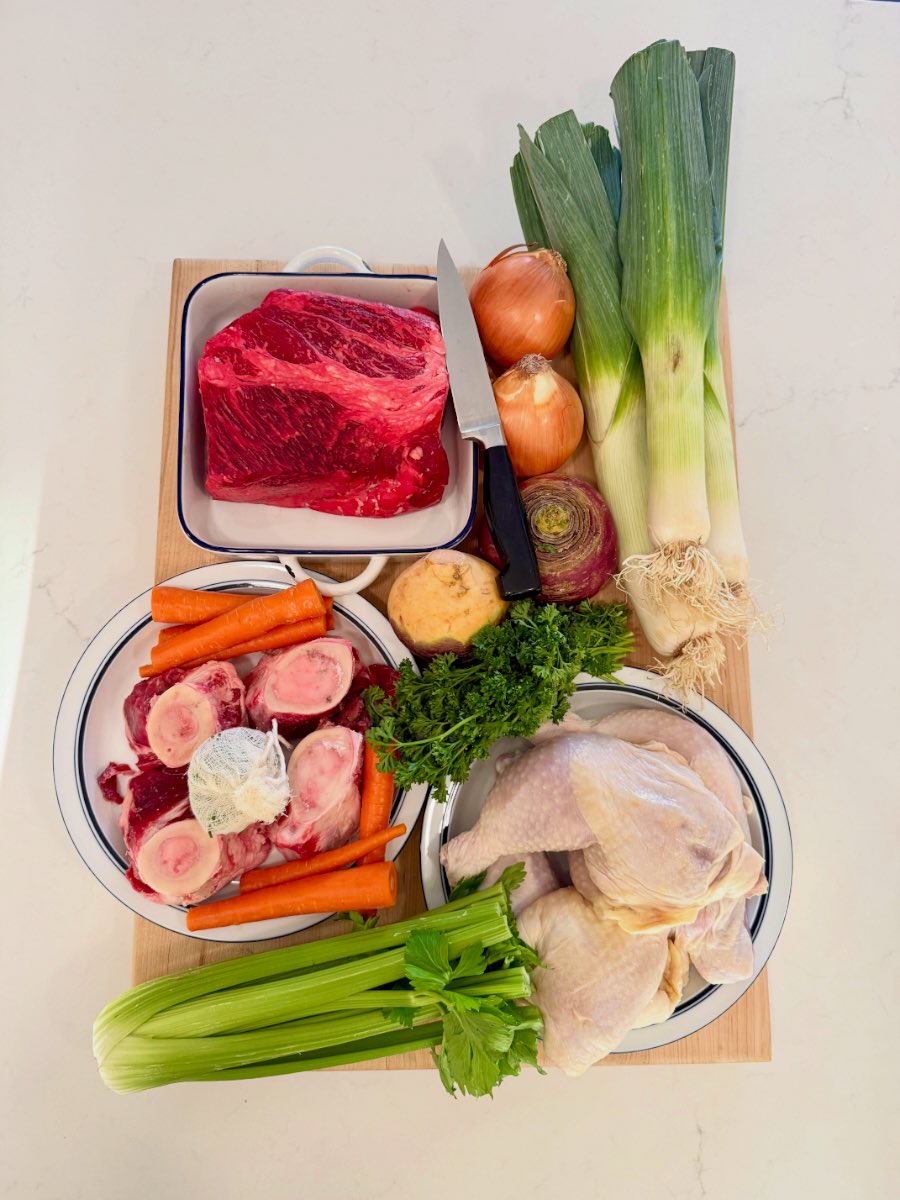 eatinglasvegas's tweet photo. I showed my French “ami” Pascal the pic on the left and asked him what I was making… and it took him about a millisecond to say “pot au feu.”
He then said “I hope you didn’t overcook the vegetables“ …. which, of course, I did.
#potroast. #potaufeu #homecooking
🇫🇷🍠🧅🥩🐓🥔🍷🥂😋
