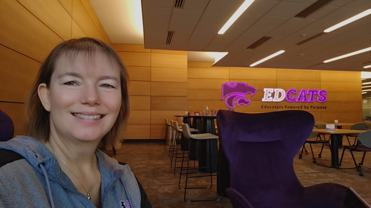 LitProfSuz's tweet photo. I love being an associate professor in @kstatecoe &amp; teacher education; seeing teacher candidates ring the Bluemont Bell when they graduate &amp; become a teacher. Support student teachers #KStateDayOfGivinginvest  on April 8th! https://t.co/0vtT7vL0Uw 
@KSU_Foundation https://t.co/sZcaYDPv30