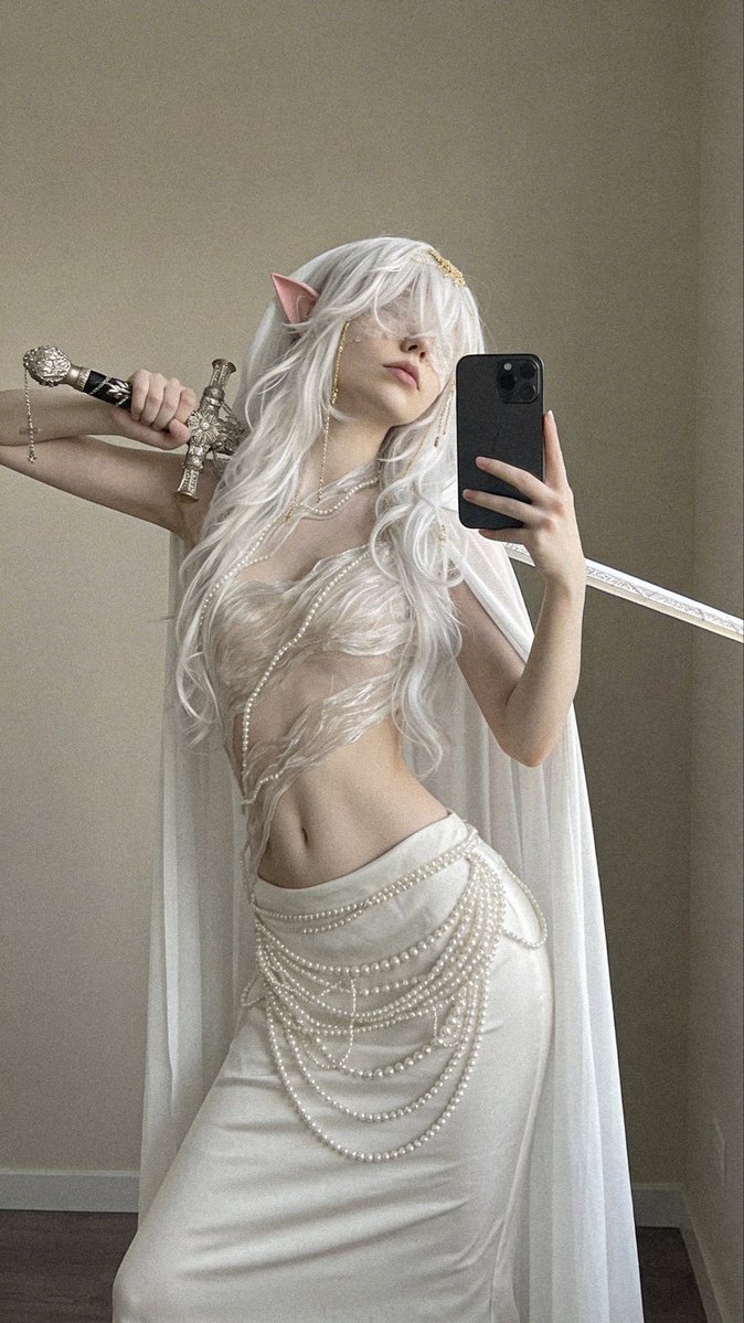 *a guardian elf just spawned in your feed*