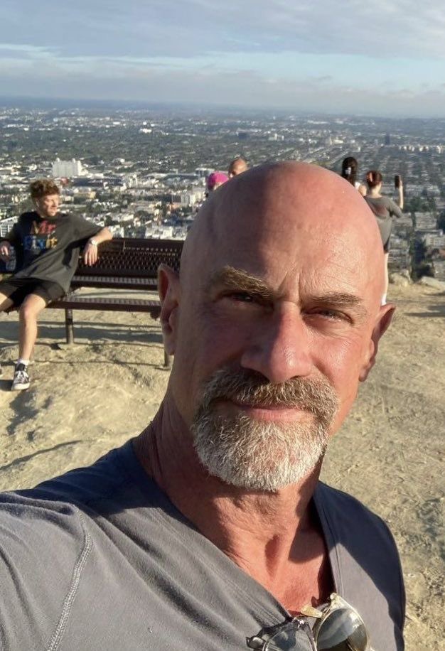 Male Central tweet media