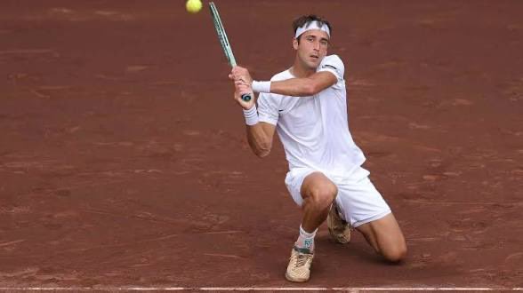 Tenisargentum's tweet photo. ULTIMO PARTIDO ARGENTINO DE LA JORNADA🎾🇦🇷

Ya juega 🇦🇷Tomy Etcheverry frente a 🇺🇸Tommy Paul en la cancha central del 🇺🇸ATP Houston por los cuartos de final

El argentino buscará revancha ya que este año en Miami 🇺🇸Paul ganó por 6-1 6-3

#tenis #deportes #ATPHouston https://t.co/cUeeZhBi5Y