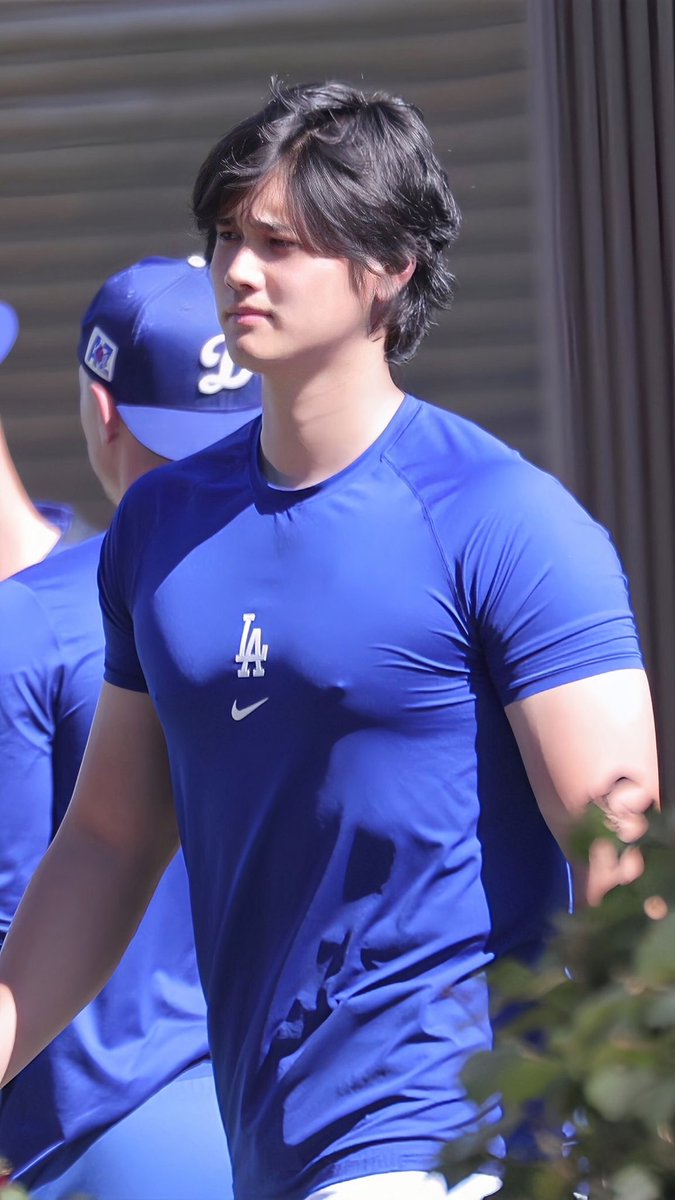 Male Central tweet media