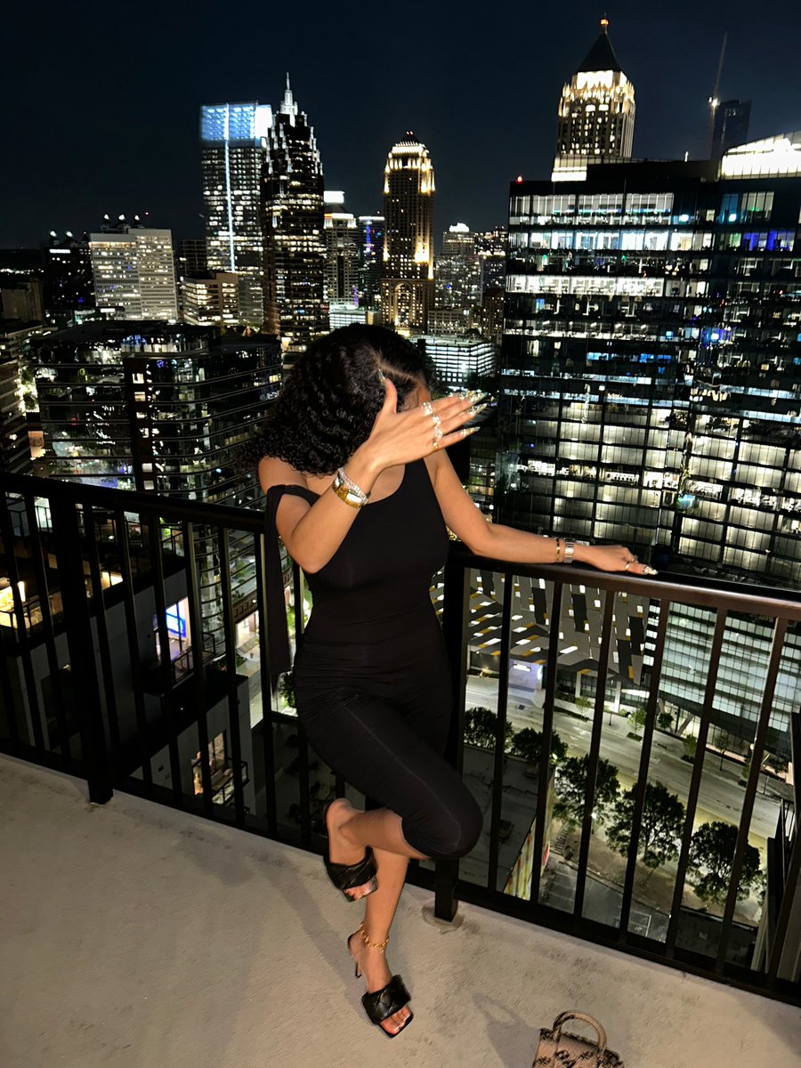 jessica_esquire's tweet photo. New penthouse #topfloor https://t.co/CPUvo37Oiv