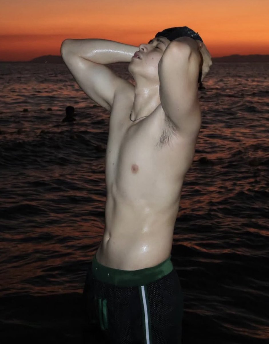 B O Y S R U S 🧨 tweet media