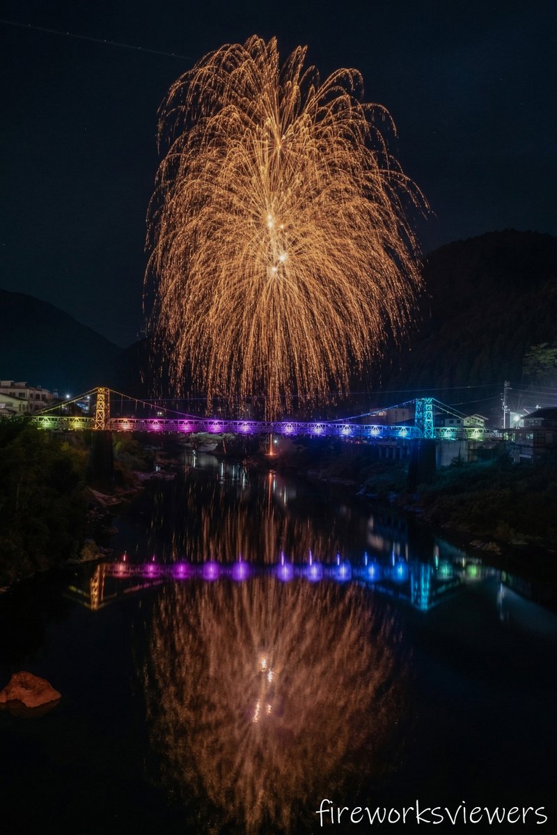 fireworksviewer's tweet image. 2026.03.28 白川橋架橋100年 記念イベント 花火
いつも国道41号を走っていてライトアップされてると気になっていた橋。その橋のライトがリニューアルされて花火も上がるということで見てきました🙂
#白川町 #白川橋 #LED化