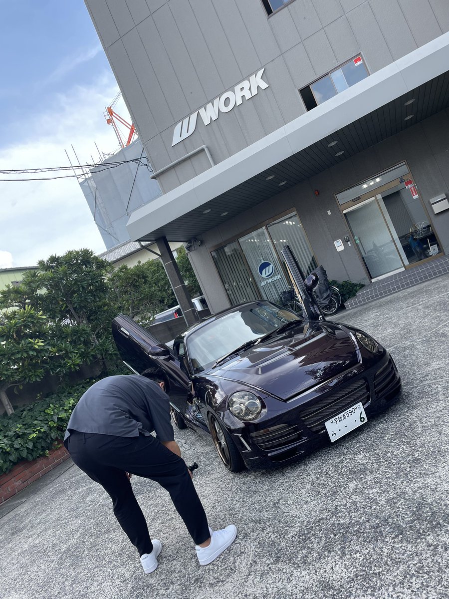 本社に遊びに行ってるオーナーさんはそうそういないであろう笑

ガルウイング外しました
ホイールリム塗りました
BNR32純正ガンメタを艶なしで

#ワークホイールズジャパン
#ピースズ