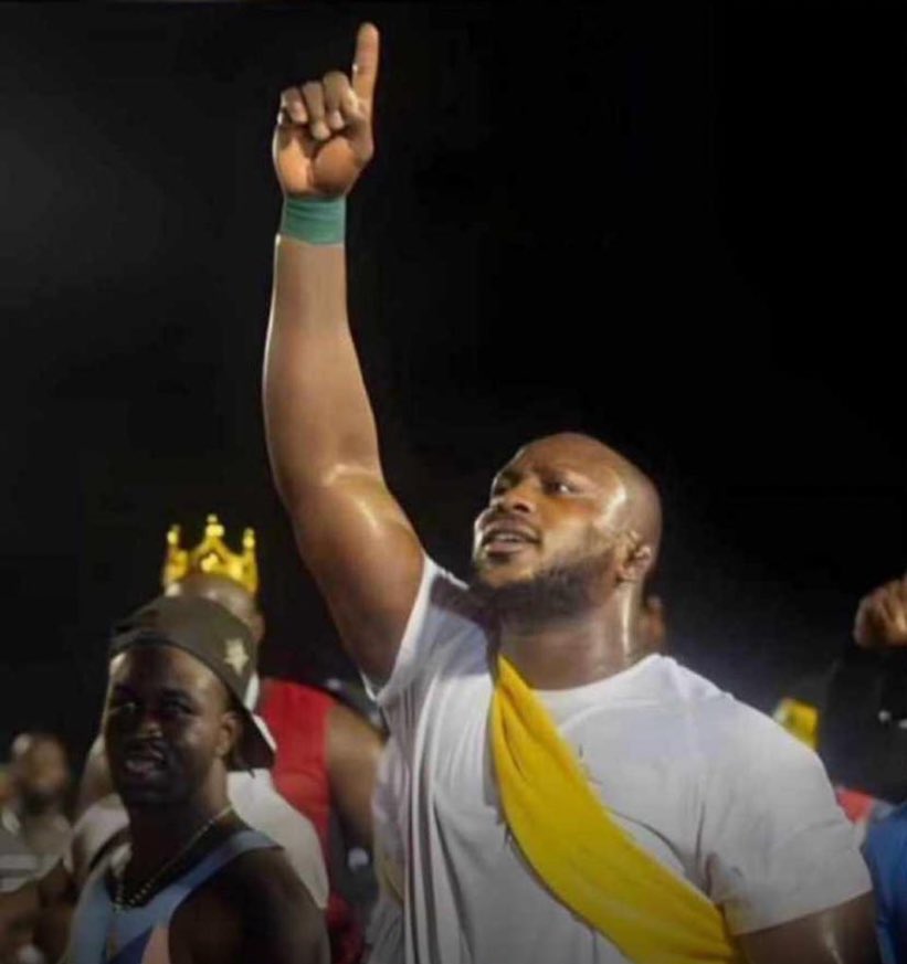 Il est 2h40 et je vais prier 4 rakats deffal Mod Lô ay niane Yallah mayko ndam bou sedd gouy souma kheuyé deffal ko ay Sarakh.

Makoy deff et matay👍