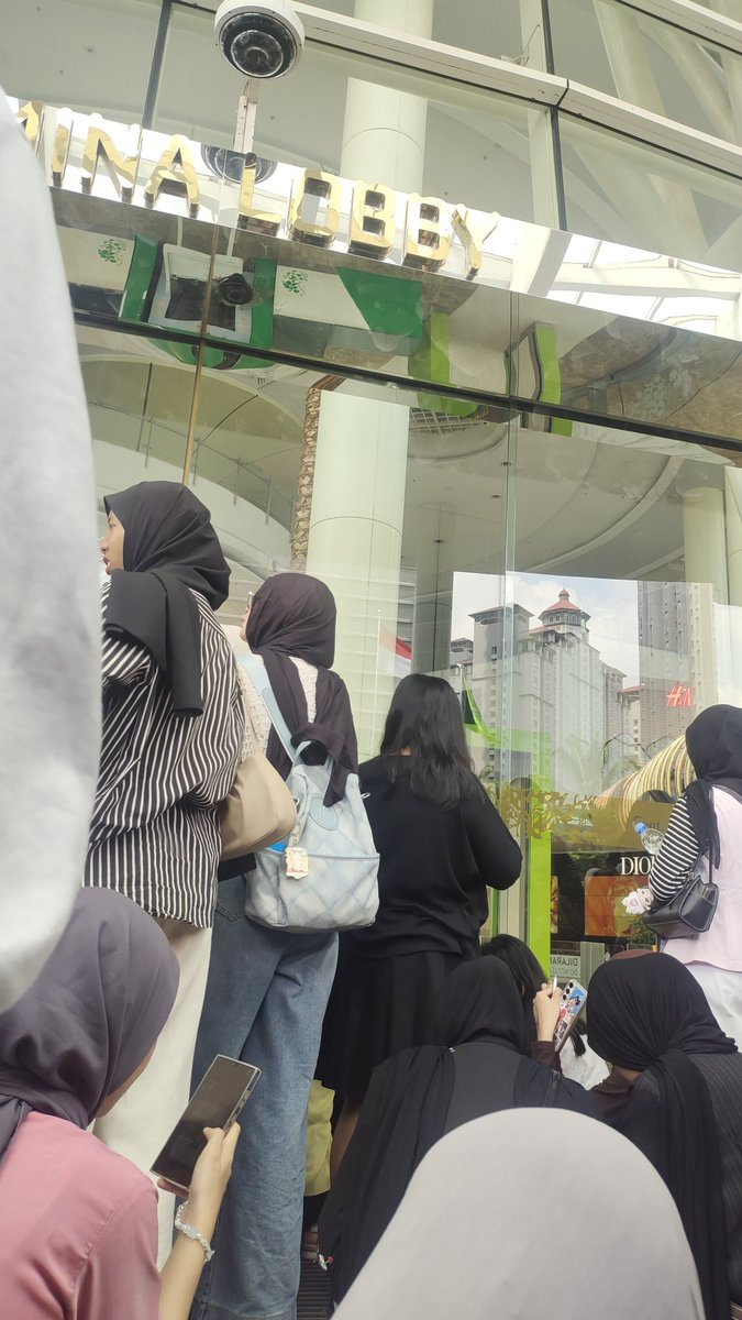 ℓια ♡ tweet media