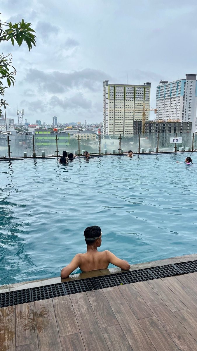 badut bumi tweet media