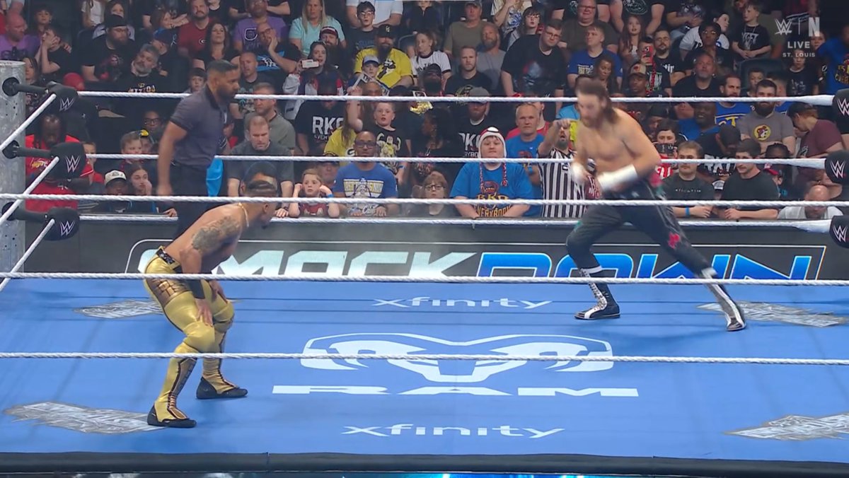 PraveVlogs tweet media