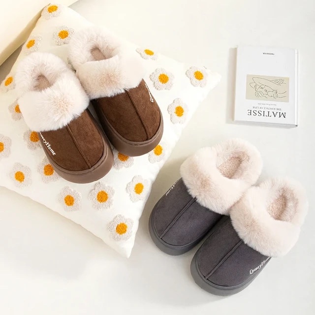 cozypiecesstore's tweet image. Cloud-soft comfort for every step ☁️🧸
These plush cotton slippers keep your feet warm whether you’re lounging inside or stepping out real quick.

Slip into comfort now 👇
cozypieces.com/collections/kn…

#slippers #cozyvibes #everydaycomfort #loungewear #staywarm #homeshoes