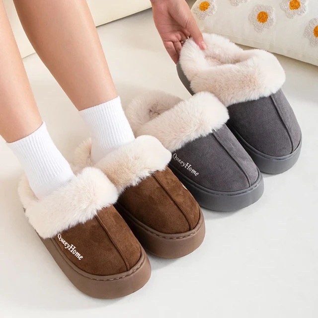 cozypiecesstore's tweet image. Cloud-soft comfort for every step ☁️🧸
These plush cotton slippers keep your feet warm whether you’re lounging inside or stepping out real quick.

Slip into comfort now 👇
cozypieces.com/collections/kn…

#slippers #cozyvibes #everydaycomfort #loungewear #staywarm #homeshoes