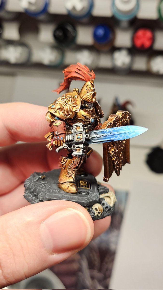 LeyzarGaming's tweet image. Be honest—does this gold hit or miss? 👀

Tried to push this Adeptus Custodes as far as I could: rich metallics, sharp details, and a clean power blade.

Drop your verdict 👇

#Warhammer40K #Custodes #MiniPainting #WarhammerCommunity