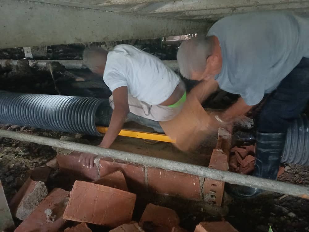 🏥 En el Hospital Provincial Clinico Quirurgico "Arnaldo Milian Castro" se realiza un fuerte trabajo, con mucha calidad y fortaleza, en las redes hidrosanitarias. Actores estatales y no estatales trabajan en salas y servicios del centro asistencial #VillaClaraConTodos .