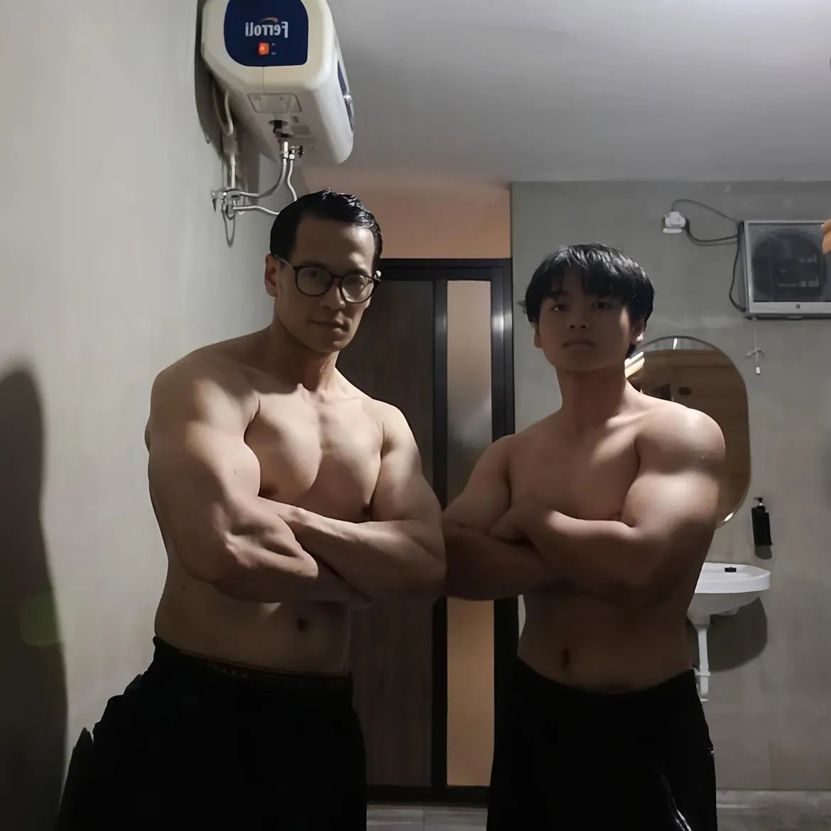 Daily Hot Dudes tweet media