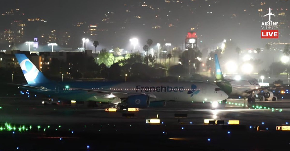 airlinevideos's tweet image. We’re officially in NIGHTHAWK TERRITORY! Tune in now! #aviation #losangeles #airport 

🔴LIVE LOS ANGELES (LAX) AIRPORT ACTION! (April 3rd, 2026) youtube.com/live/M_w28epsm… via @YouTube
