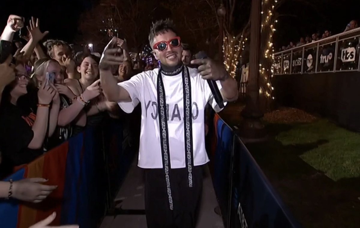 ley Ψ osheaga tweet media