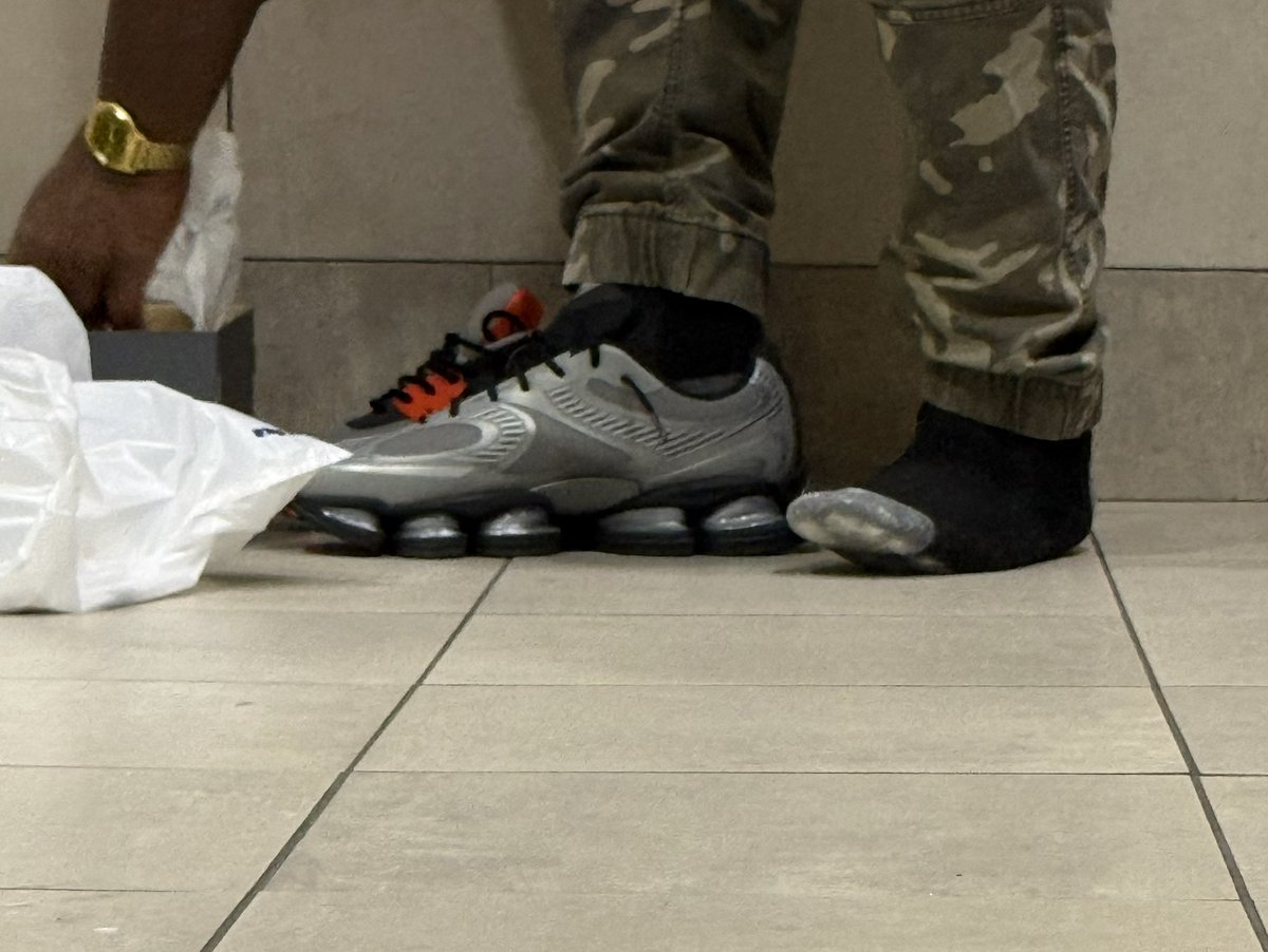 Cameronhs2009's tweet photo. So hot watching this guy put on a brand new pair of sneakers in the mall bathroom.  He came in with 1 pair and left wearing a different pair. 

#Sniffies #Sneakers #Cruising #Gay #Nike #Restroomfun #Understall https://t.co/fLH4EG6TrN