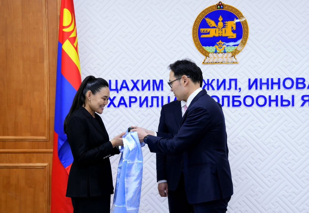 Лхамхүүгийн Мөнхбат tweet media