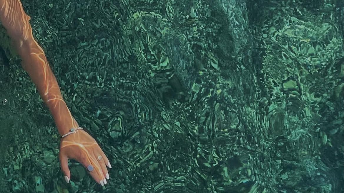 🧜🏼‍♀️🌅🌊