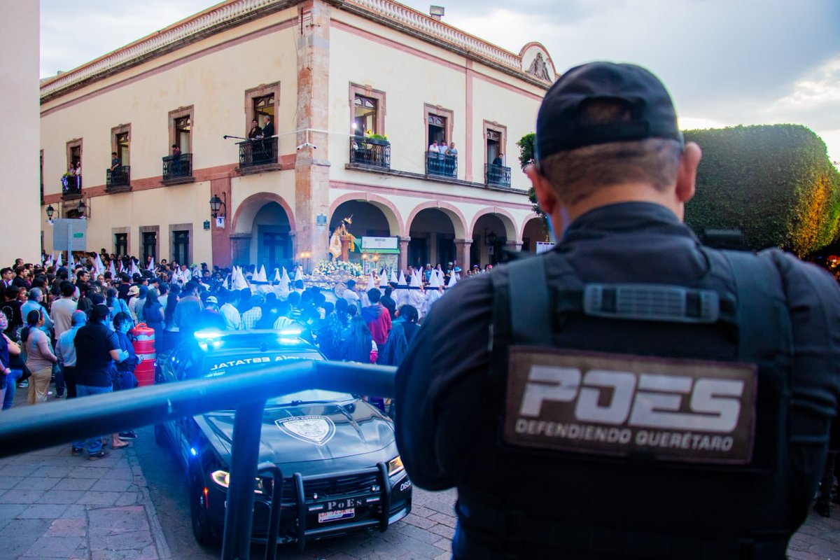 POESQro's tweet image. Este #ViernesSanto se mantuvo operatividad focalizada en actividades religiosas, cuerpos de agua, zonas comerciales y espacios públicos con el propósito de preservar la seguridad de las personas. El trabajo interinstitucional por #SemanaSanta continuará durante el fin de semana.