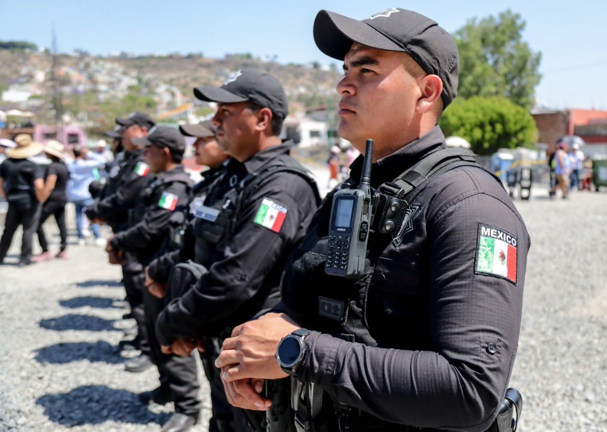 POESQro's tweet image. Este #ViernesSanto se mantuvo operatividad focalizada en actividades religiosas, cuerpos de agua, zonas comerciales y espacios públicos con el propósito de preservar la seguridad de las personas. El trabajo interinstitucional por #SemanaSanta continuará durante el fin de semana.