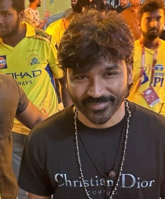 Vikashrahul9's tweet photo. #Dhanush Click of Mr.D #Dhanush from today's IPL match📸🔥

@dhanushkraja anna #cheapuk stadium🏟🫰💥 https://t.co/fBh5uwJW59