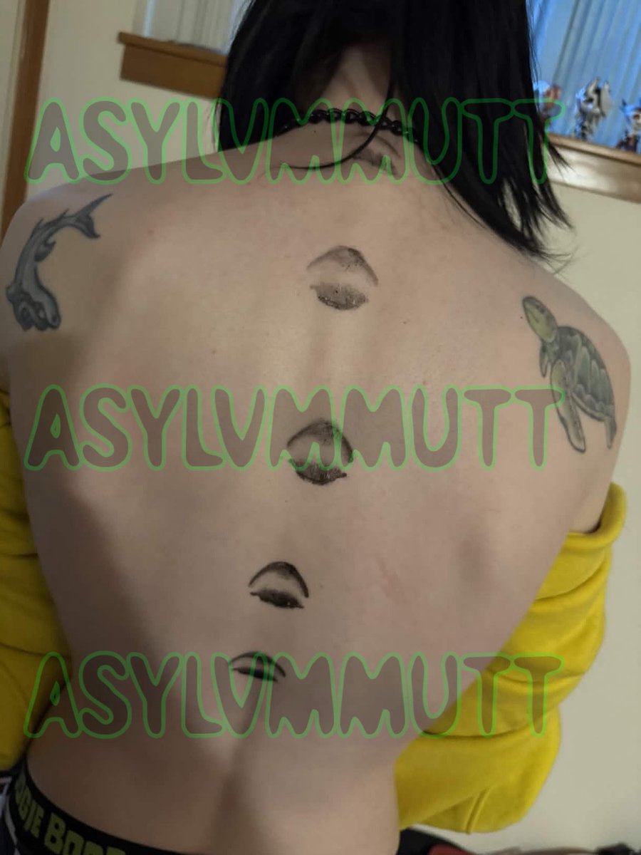 asylvmmutt's tweet photo. Kisses down my spine. My wife adores me. Even the evil rancid parts of me. https://t.co/A6A2ALySlO