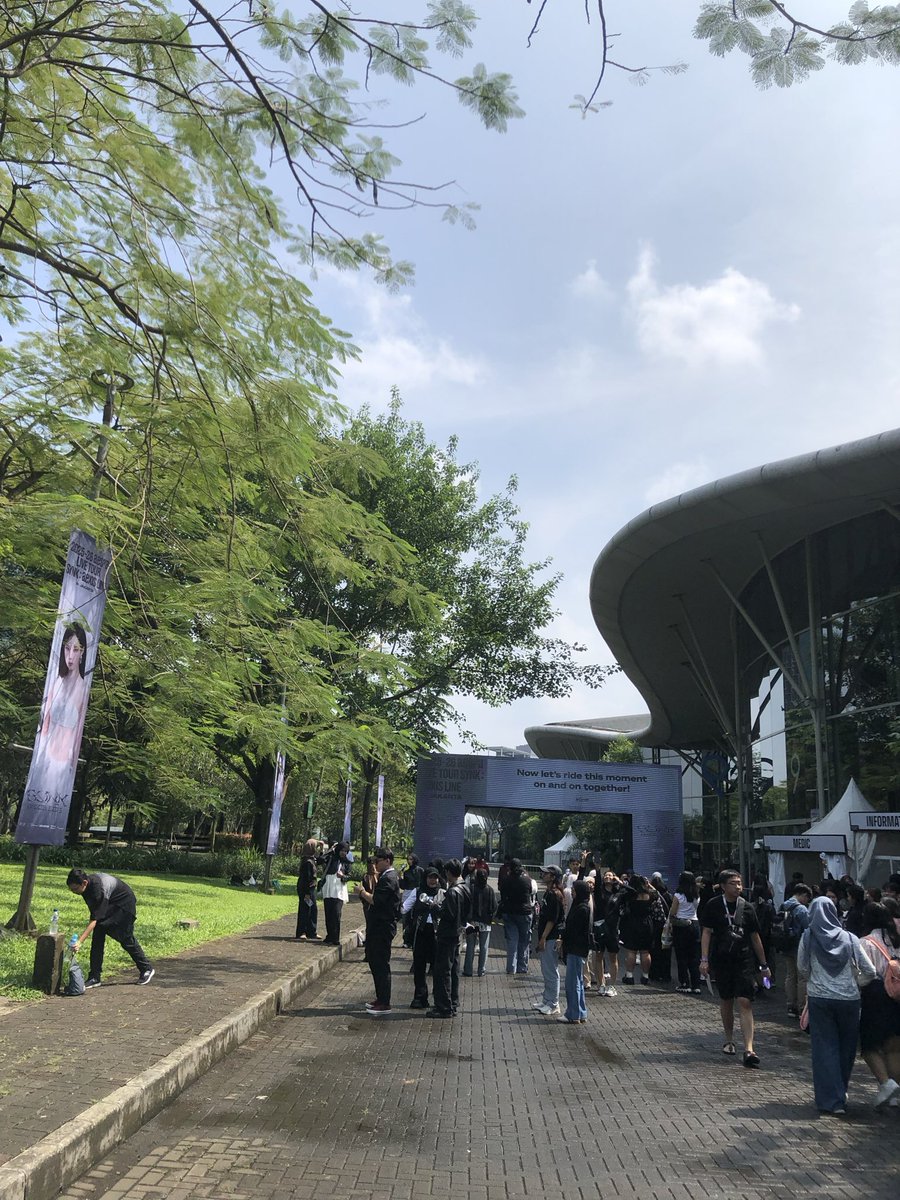 tontonbearr's tweet photo. Haloo 👋🏻
aku open rent hp iphone 13 pro dan 15 promax untuk Aespa Synk: Aexis Line. aku sudah di venue yaa https://t.co/LbnzowhSkl