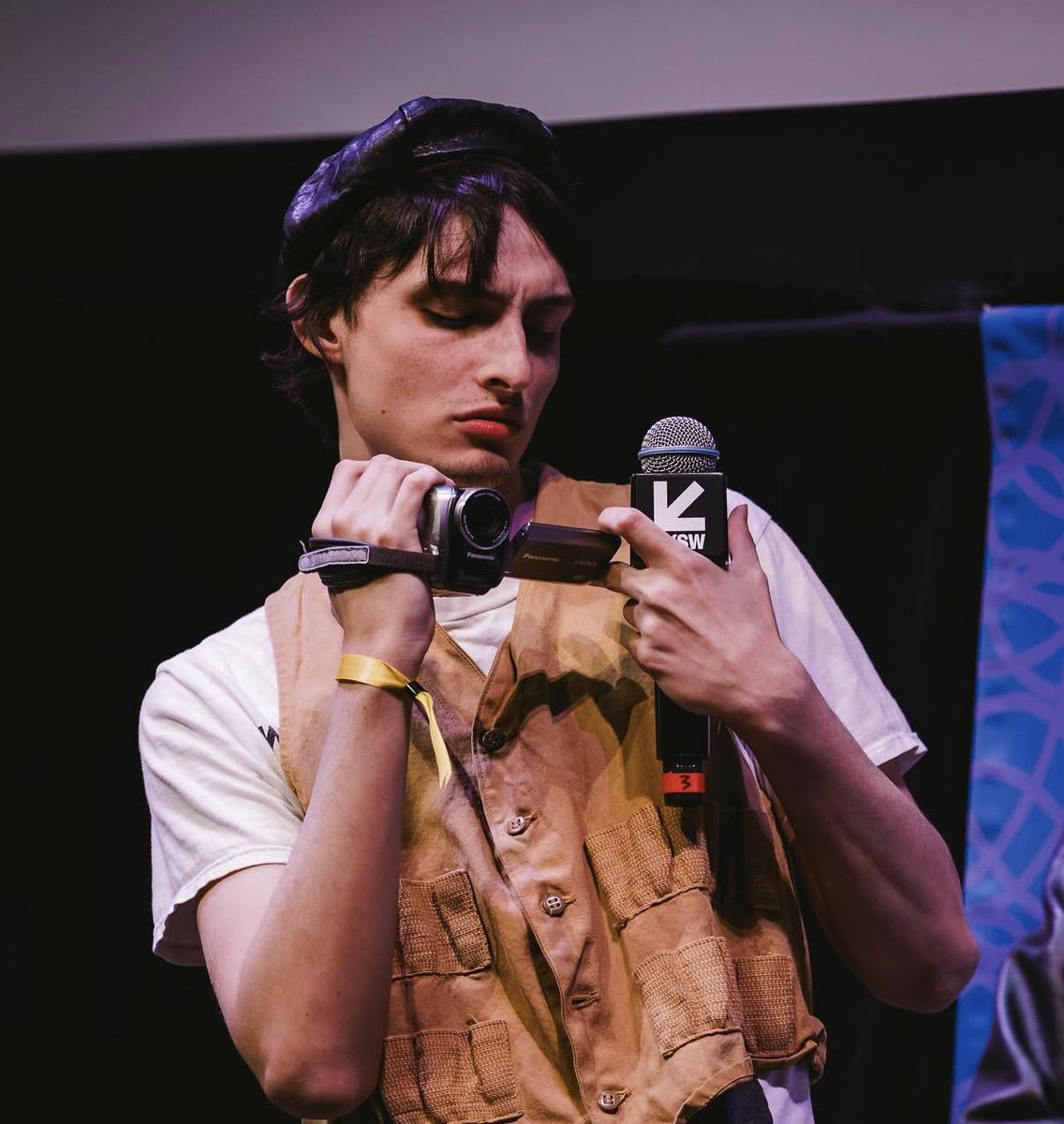 hannah 🌙 tweet media