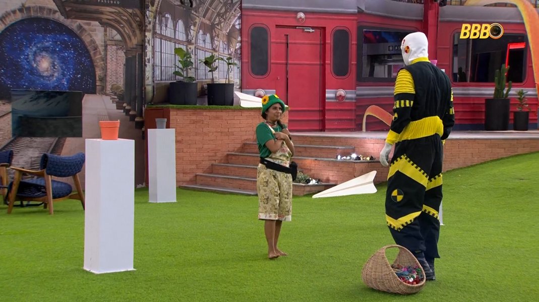 centralreality's tweet photo. O tamanho da Gabi perto do Dummy 🗣️ #BBB26 https://t.co/O4FkTNPvlx