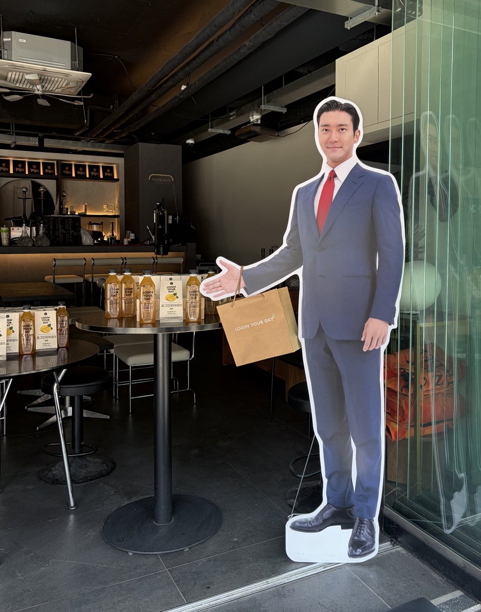 みーな tweet media