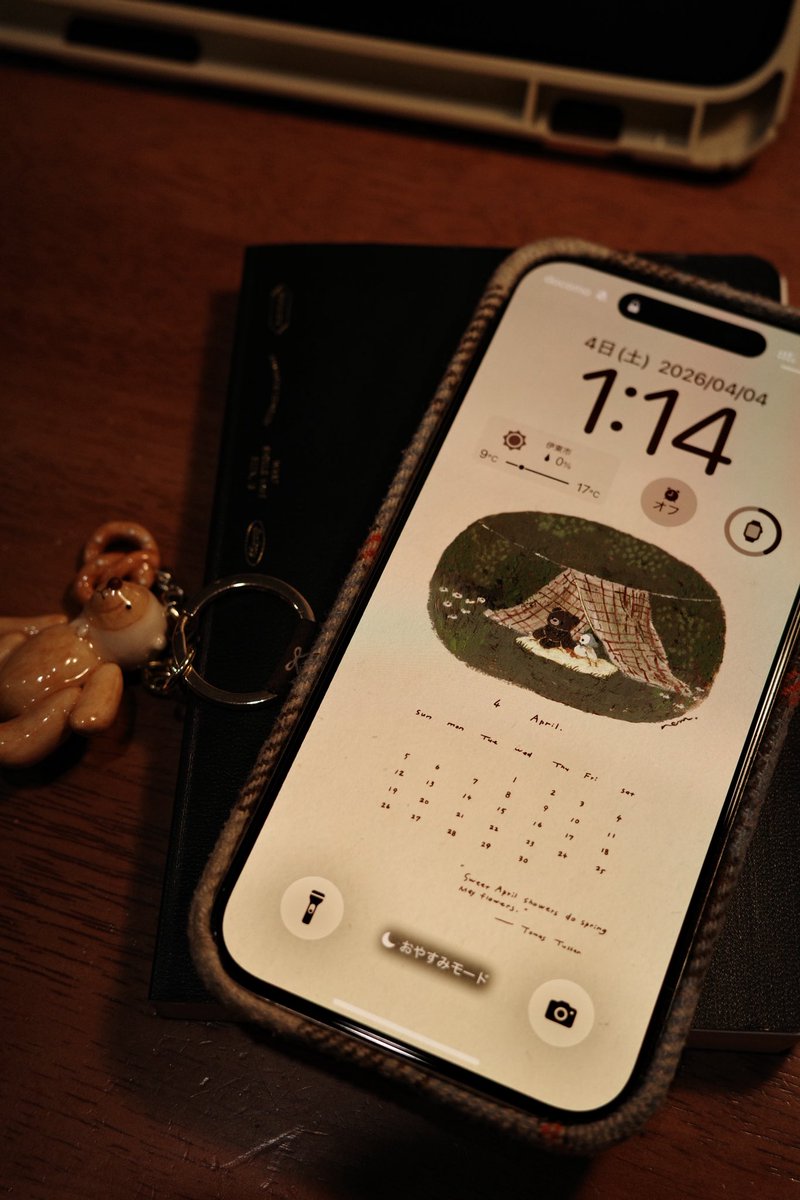 poche_ted's tweet photo. 4月のカレンダー
遅くなりました🥺！
保存してお使いください🧸

#4月のカレンダー #待ち受けカレンダー https://t.co/5C0dsPc1r7