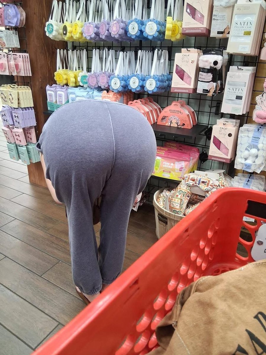 polyar998's tweet photo. Just some Buccees Shenanigans...  🦫 If you haven't seen yet I have a New Tippers/Members Folder Out with 200 New 🎥 in it❗
Message... And Say……Info….. https://t.co/L1mNLd81oE